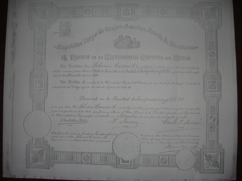 Titulo de Licenciado de la Facultad de Jurisprudencia, 1898, otorgado a Tiburcio Carías Andino por la Universidad Central del Estado de Honduras
